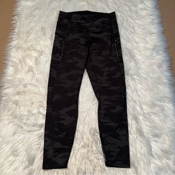 Athleta Rainier Reflective Tight Black Gray Camo M - Picture 3 of 12